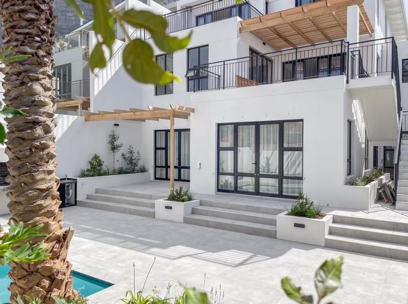 4 Bedroom Property for Sale in Oranjezicht Western Cape